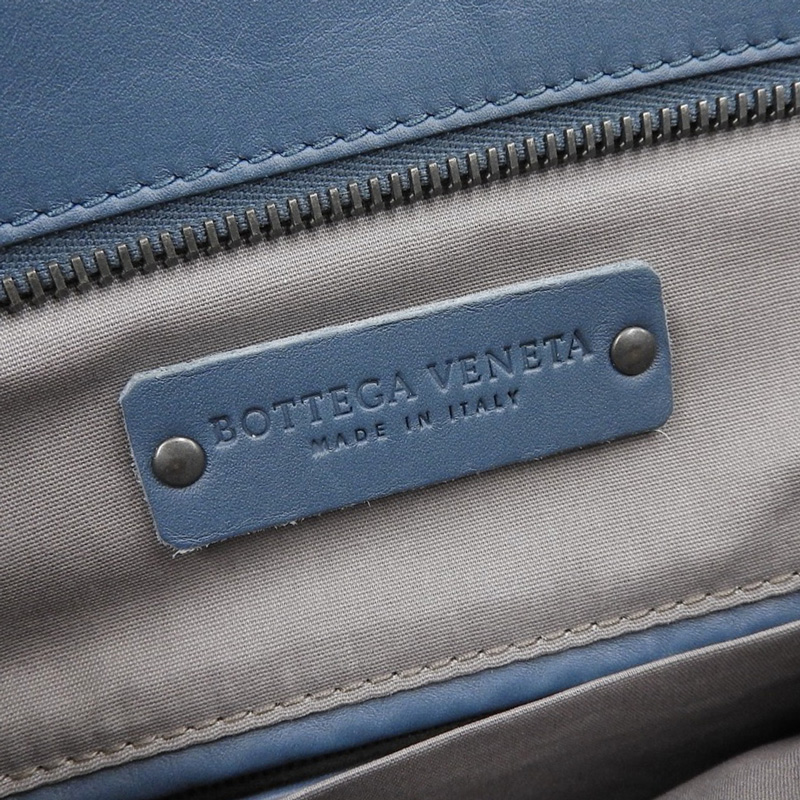 http://ボッテガヴェネタ%20BOTTEGA%20VENETA%20イントレチャート%20トートバッグ%20レザー%20ブルー%20中古%20OB2137