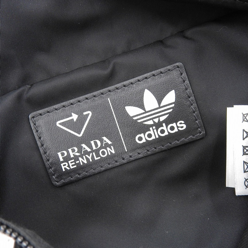 http://プラダ%20PRADA%20アディダスコラボ%20Re-Nylon%20ボディバッグ%20テスート%20ナイロン/レザー%20ブラック/ホワイト%20中古%20OB2143