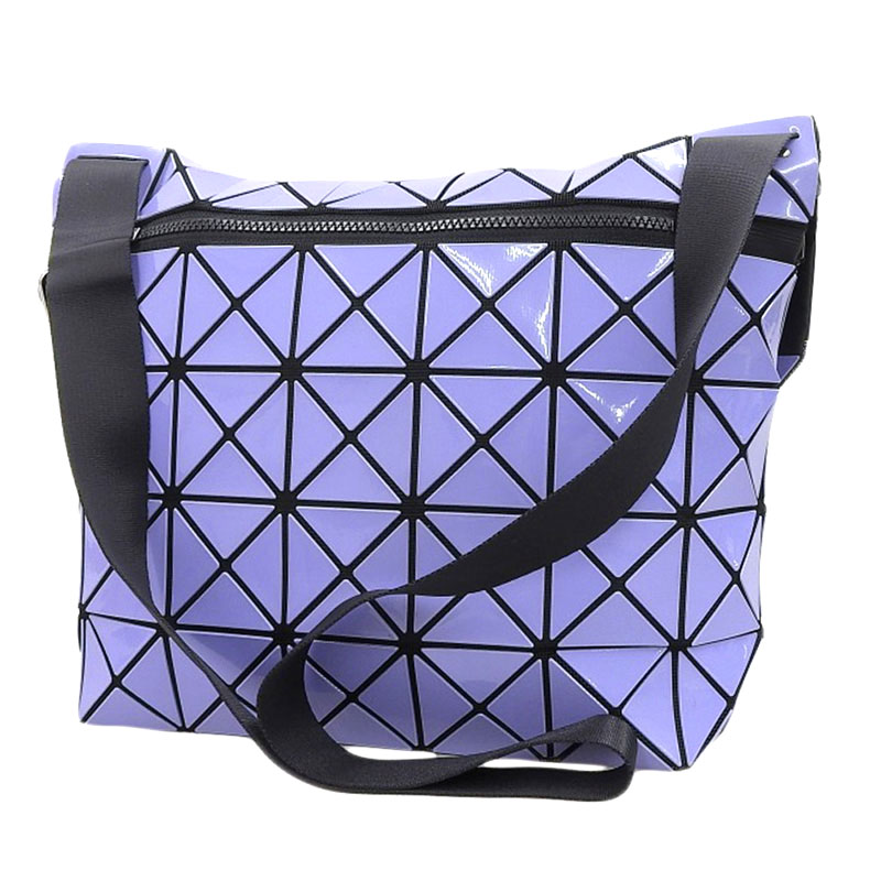 http://イッセイミヤケ%20ISSEY%20MIYAKE%20バオバオ%20ショルダーバッグ%20PVC%20パープル%20BB51-AG222%20中古%20新入荷%20OB2149
