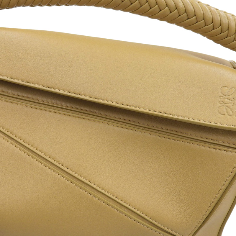 http://ロエベ%20LOEWE%20パズル%20スモール%202WAYバッグ%20ハンドバッグ%20ショルダーバッグ%20レザー%20ベージュ%20中古%20OB2152