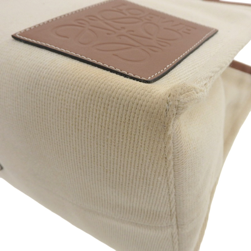 http://ロエベ%20LOEWE%20クッション%20トートバッグ%20キャンバス/レザー%20アイボリー/ブラウン%20中古%20OB2153