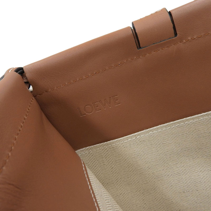 http://ロエベ%20LOEWE%20クッション%20トートバッグ%20キャンバス/レザー%20アイボリー/ブラウン%20中古%20OB2153