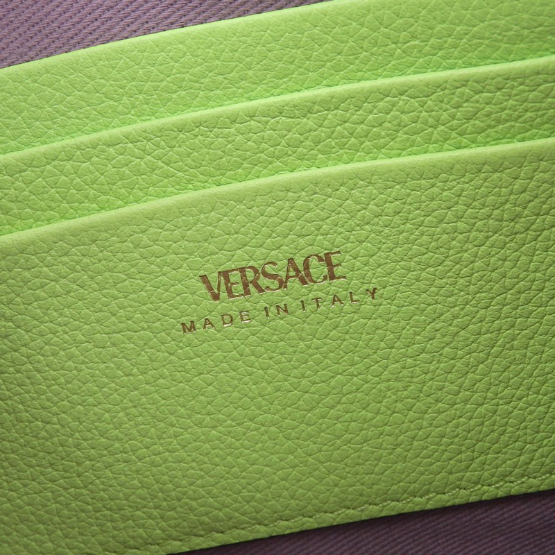 http://ヴェルサーチ%20VERSACE%20メデューサ%20クラッチバッグ%20レザー%20グリーン%20クラッチバッグ%20中古%20OB2168