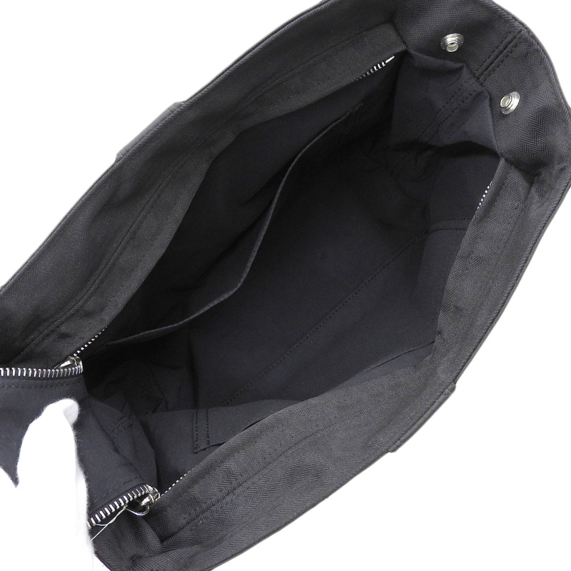 http://エルメス%20HERMES%20アカプルコ%20セカンドクシェドトワレGM%20クラッチバッグ%20トワルシェブロン/レザー%20ブラック%20中古%20HE0970