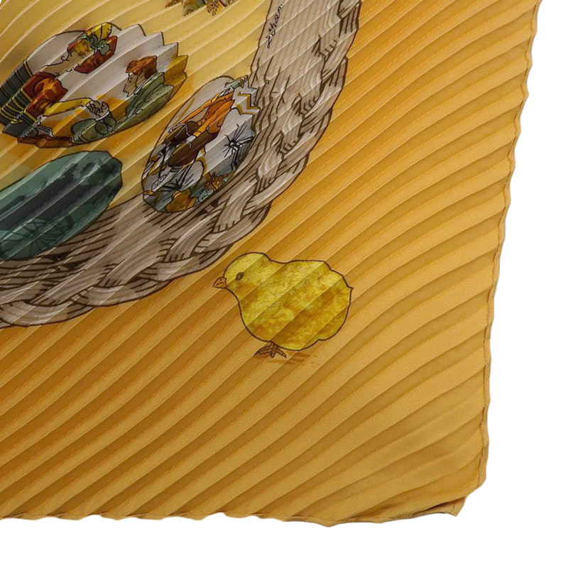 http://エルメス%20HERMES%20プリーツカレ%20スカーフ%20COUVEE%20D'HERMES%20エルメスの雛たち%20シルク%20オレンジ%20中古%20HE1101