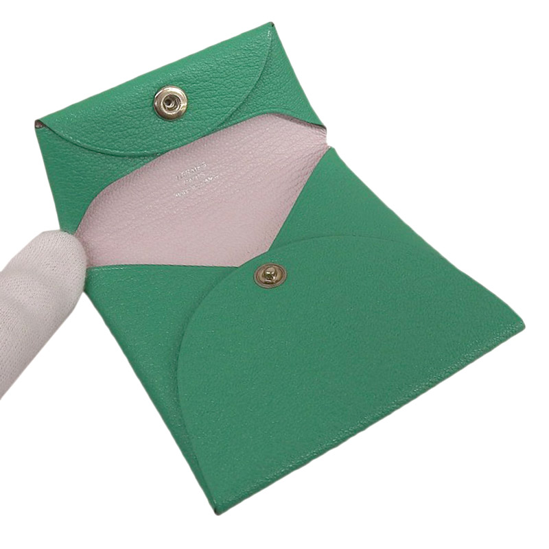 http://エルメス%20HERMES%20バスティア%20ヴェルソ%20コインケース%20小銭入れ%20シェーブル%20グリーン/ピンク%20U刻印%202022年%20中古%20HE1102