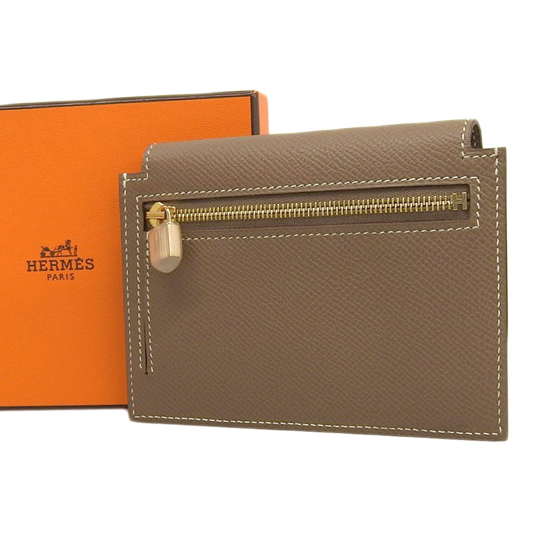 http://エルメス%20HERMES%20ケリーポケット%20コンパクト%20コインケース%20エプソン%20エトゥープ%20D刻印%202019年%20美品%20HE1103