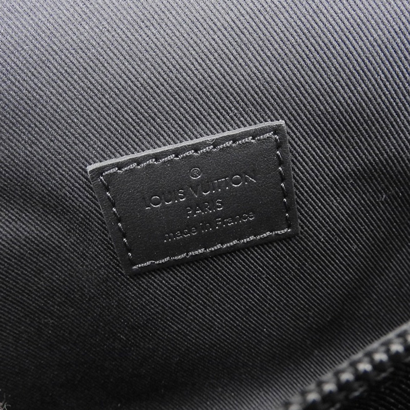 http://ルイヴィトン%20LOUIS%20VUITTON%20モノグラム%20エクリプス%20スティーマー%20ウェアラブル%20ウォレット%20ショルダーバッグ%20M81783%20中古%20LV1634
