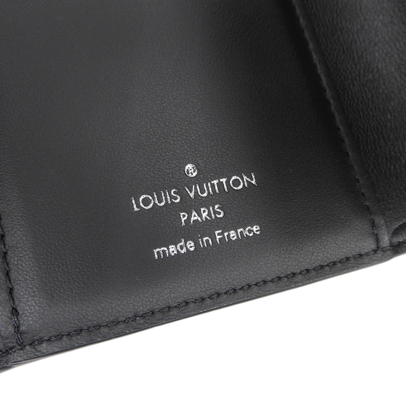 http://ルイヴィトン%20LOUIS%20VUITTON%20ポルトフォイユ・ヴィクトリーヌ%20マヒナ%20三つ折り財布%20コンパクト財布%20ノワール%20M82679%20中古%20LV1636