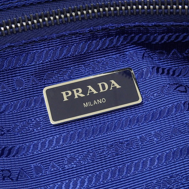 http://プラダ%20PRADA%20ショルダーバッグ%20チェーンショルダー%20テスートインプントゥ%20ナイロン%20レザー%20ブルー%201BB072%20中古%20OB2093