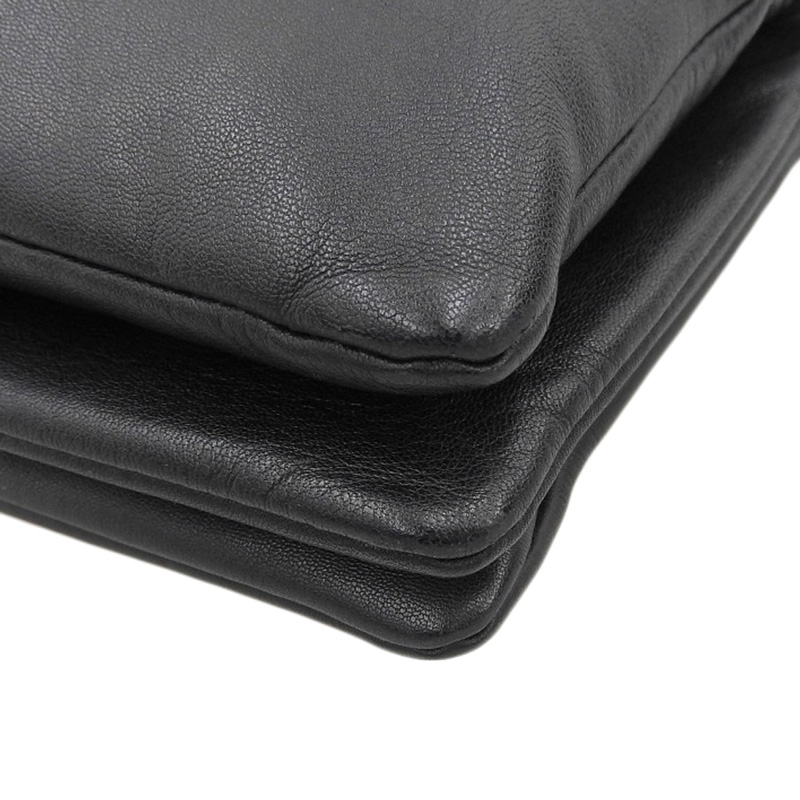 http://セリーヌ%20CELINE%20トリオ%20ショルダーバッグ%20斜め掛けショルダーバッグ%20レザー%20ブラック%20中古%20OB2096