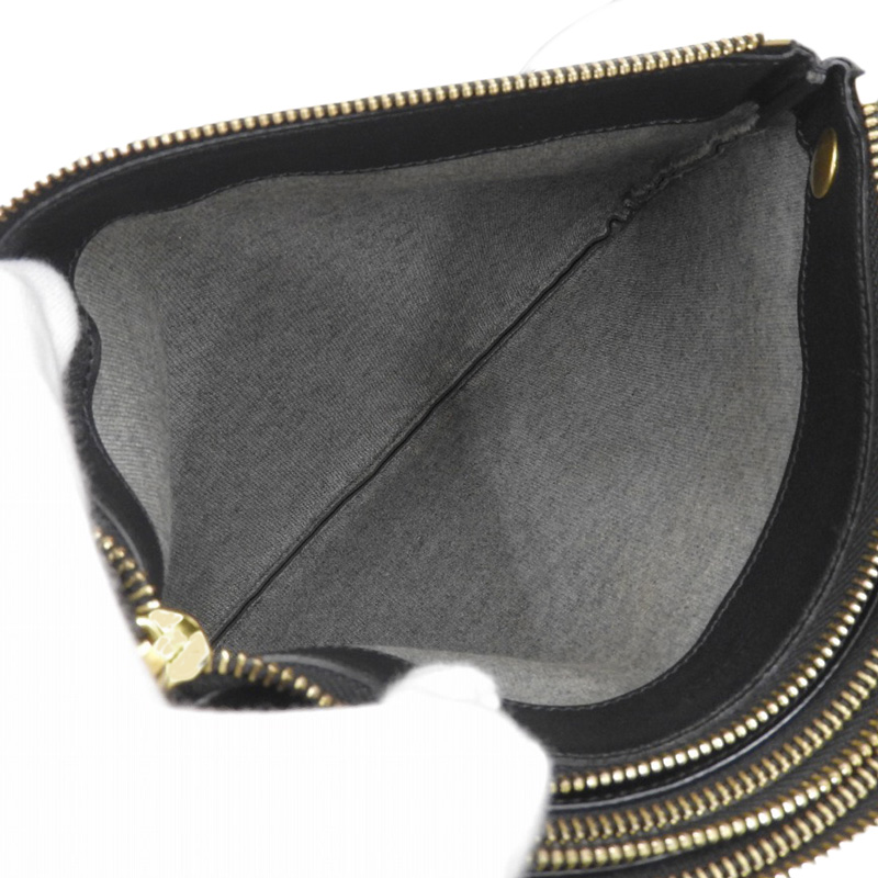 http://セリーヌ%20CELINE%20トリオ%20ショルダーバッグ%20斜め掛けショルダーバッグ%20レザー%20ブラック%20中古%20OB2096