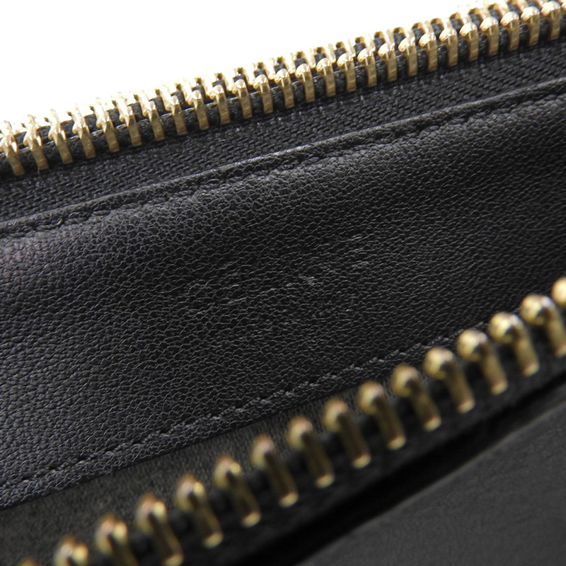 http://セリーヌ%20CELINE%20トリオ%20ショルダーバッグ%20斜め掛けショルダーバッグ%20レザー%20ブラック%20中古%20OB2096
