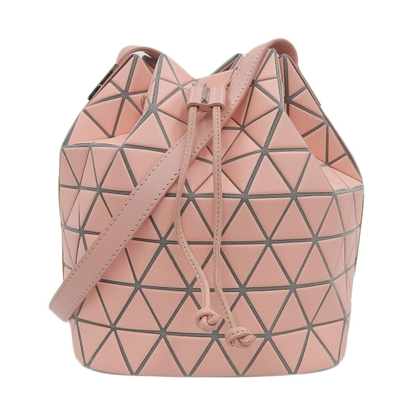 http://イッセイミヤケ%20ISSEY%20MIYAKE%20バオバオ%20ショルダーバッグ%20レザー%20ピンク%20中古%20OB2103