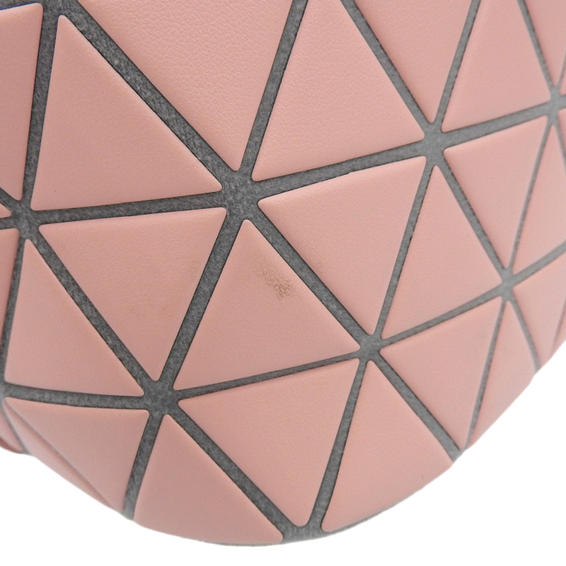 http://イッセイミヤケ%20ISSEY%20MIYAKE%20バオバオ%20ショルダーバッグ%20レザー%20ピンク%20中古%20OB2103
