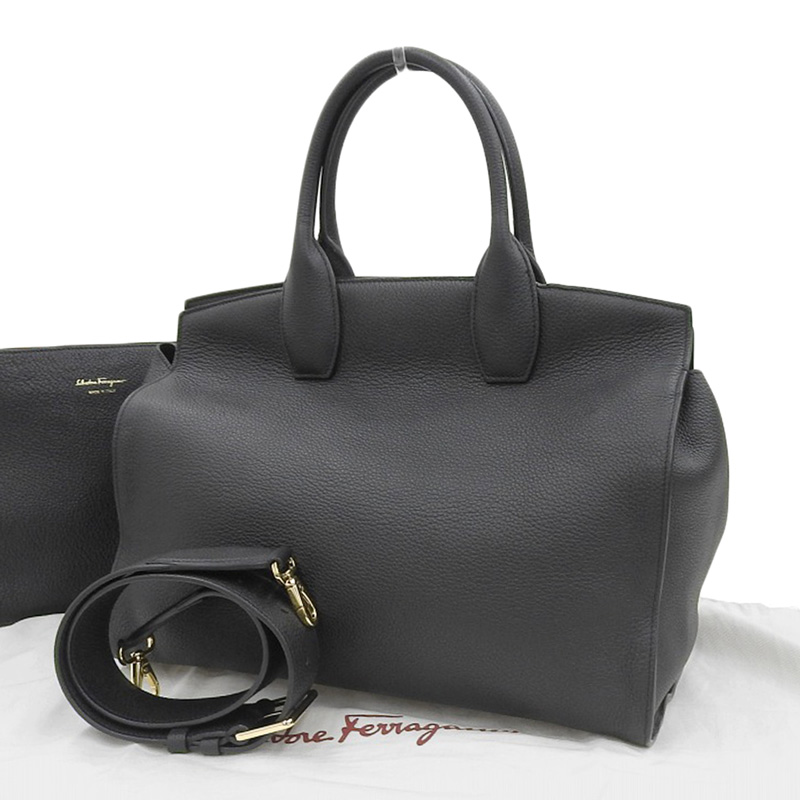 http://フェラガモ%20FERRAGAMO%20ステューディオバッグ%202WAYバッグ%20ハンドバッグ%20ショルダーバッグ%20レザー%20ブラック%20中古%20OB2115