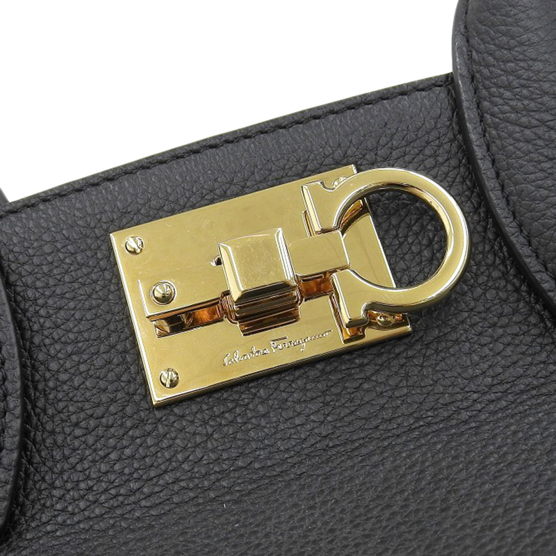http://フェラガモ%20FERRAGAMO%20ステューディオバッグ%202WAYバッグ%20ハンドバッグ%20ショルダーバッグ%20レザー%20ブラック%20中古%20OB2115