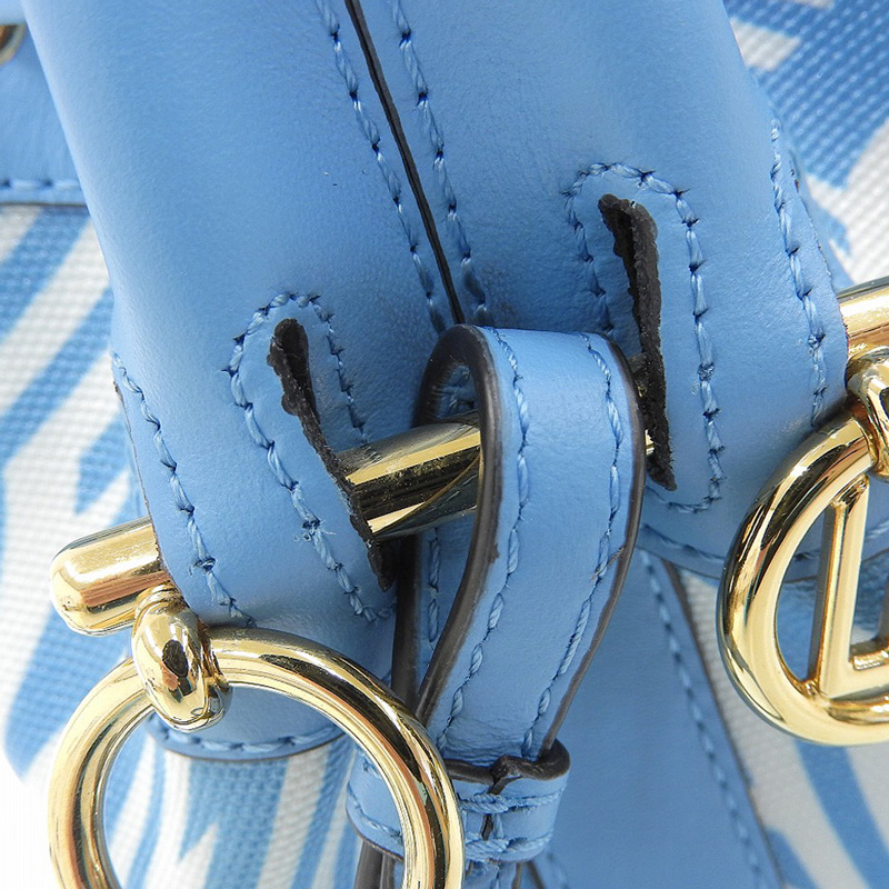 http://フェンディ%20FENDI%20モントレゾールミニ%202WAYバッグ%20ショルダーバッグ%20PVC/レザー%20ブルー%208BS010%20中古%20OB2119