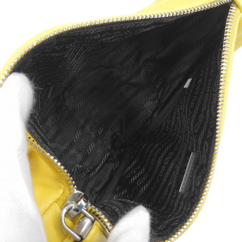 http://プラダ%20PRADA%20トライアングル%20ショルダーバッグ%20レザー%20イエロー%201BH190%20中古%20OB2121