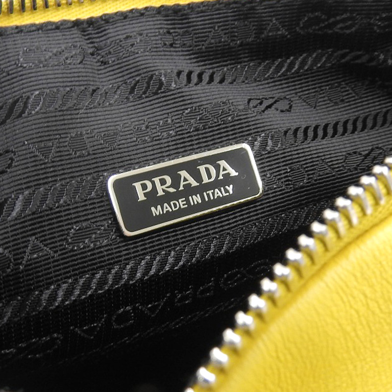http://プラダ%20PRADA%20トライアングル%20ショルダーバッグ%20レザー%20イエロー%201BH190%20中古%20OB2121