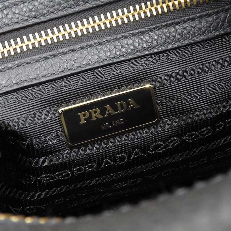 http://プラダ%20PRADA%202WAYバッグ%20ハンドバッグ%20ショルダーバッグ%20レザー%20ブラック%201BB108%20中古%20OB2138