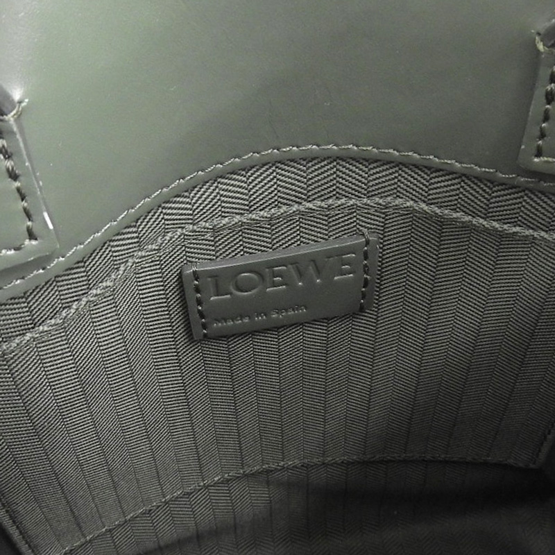 http://ロエベ%20LOEWE%20スタンダード%20A5%202WAYバッグ%20ショルダーバッグ%20ハンドバッグ%20ロゴ%20レザー%20カーキ%20中古%20OB2151