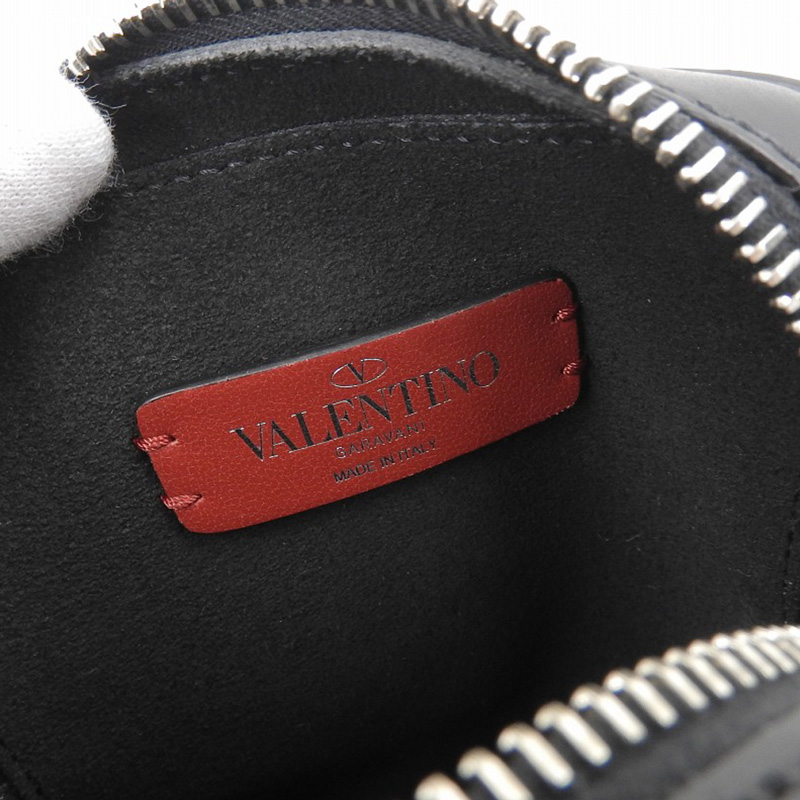 http://ヴァレンティノ%20VALENTINO%20ショルダーバッグ%20VLTN%20レザー%20ブラック%205Y2B0943WJW%20中古%20OB2155