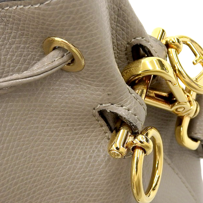 http://フェンディ%20FENDI%20モントレゾール%20ミニ%202WAYバッグ%20ハンドバッグ%20ショルダーバッグ%20レザー%20グレージュ%208BS010%20中古%20OB2163