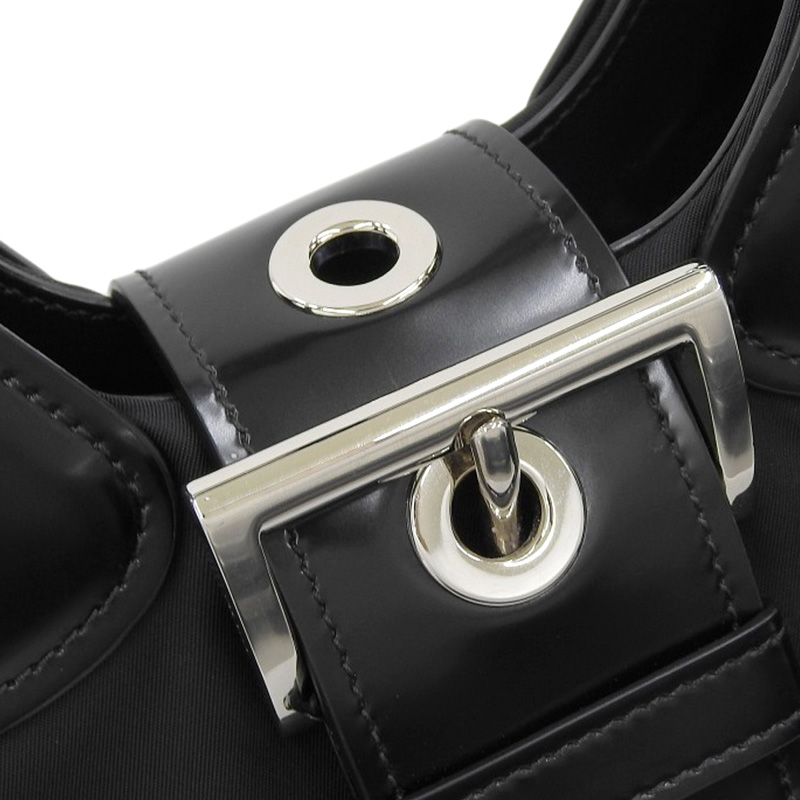 http://プラダ%20PRADA%20ムーン%202WAYバッグ%20ハンドバッグ%20ショルダーバッグ%20Re-Nylon/レザー%20ブラック%201BA381%20中古%20OB2172