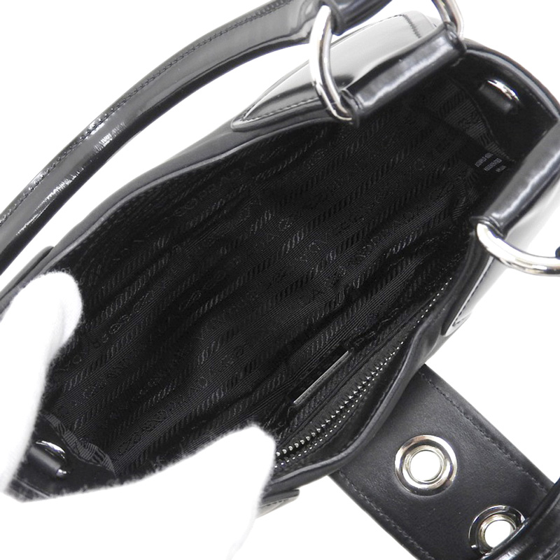 http://プラダ%20PRADA%20ムーン%202WAYバッグ%20ハンドバッグ%20ショルダーバッグ%20Re-Nylon/レザー%20ブラック%201BA381%20中古%20OB2172