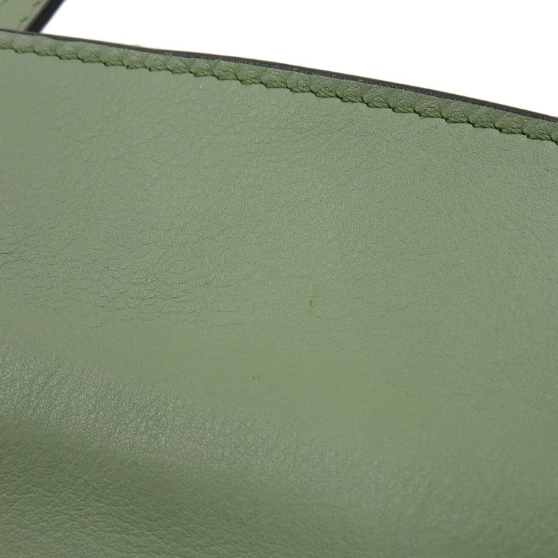 http://ロエベ%20LOEWE%20フラメンコポケット%20ショルダーバッグ%20レザー%20グリーン%20A411F10X01%20中古%20OB2176