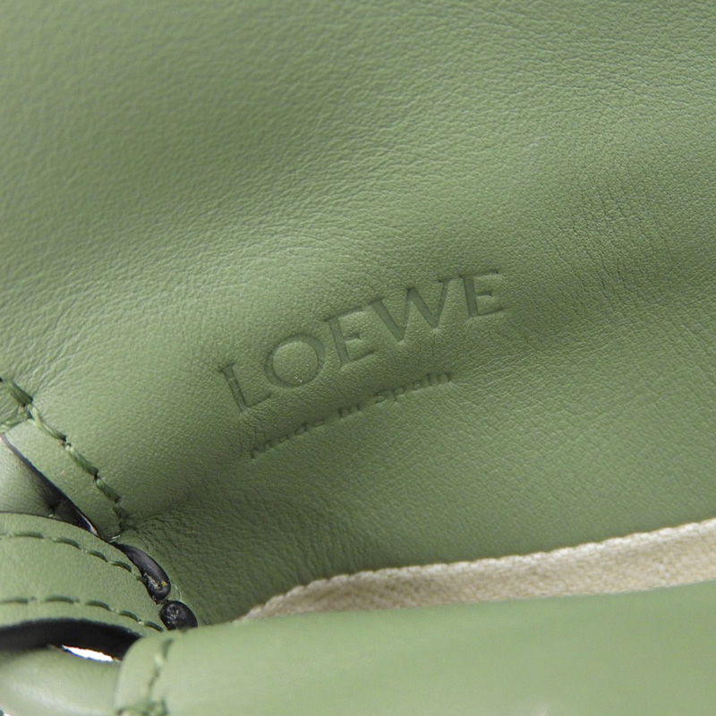 http://ロエベ%20LOEWE%20フラメンコポケット%20ショルダーバッグ%20レザー%20グリーン%20A411F10X01%20中古%20OB2176