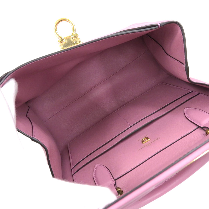 http://フェラガモ%20FERRAGAMO%202WAYバッグ%20ハンドバッグ%20ショルダーバッグ%20レザー%20ピンク%20中古%20OB2179