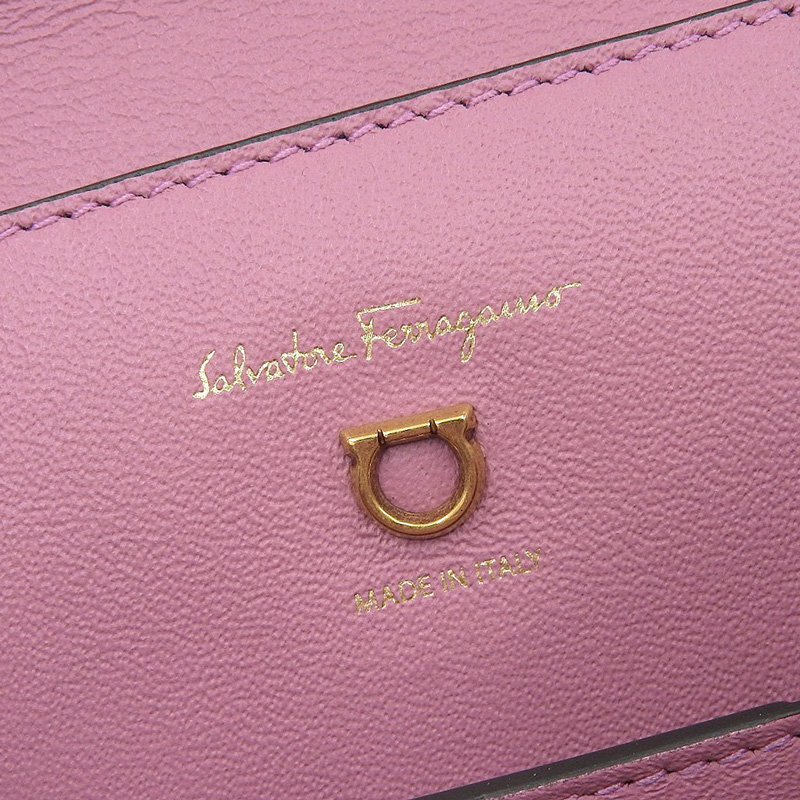http://フェラガモ%20FERRAGAMO%202WAYバッグ%20ハンドバッグ%20ショルダーバッグ%20レザー%20ピンク%20中古%20OB2179