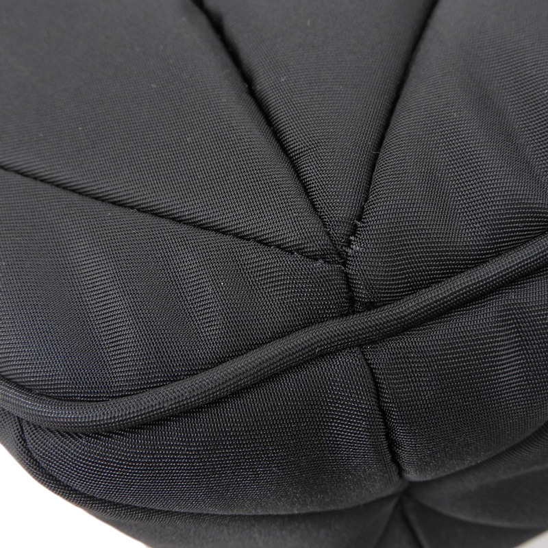 http://プラダ%20PRADA%20パデッド%20ショルダーバッグ%20Re-Nylon%20ファブリック%20レザー%20ブラック%201BD290%20中古%20OB2182