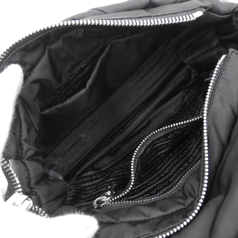 http://プラダ%20PRADA%20パデッド%20ショルダーバッグ%20Re-Nylon%20ファブリック%20レザー%20ブラック%201BD290%20中古%20OB2182