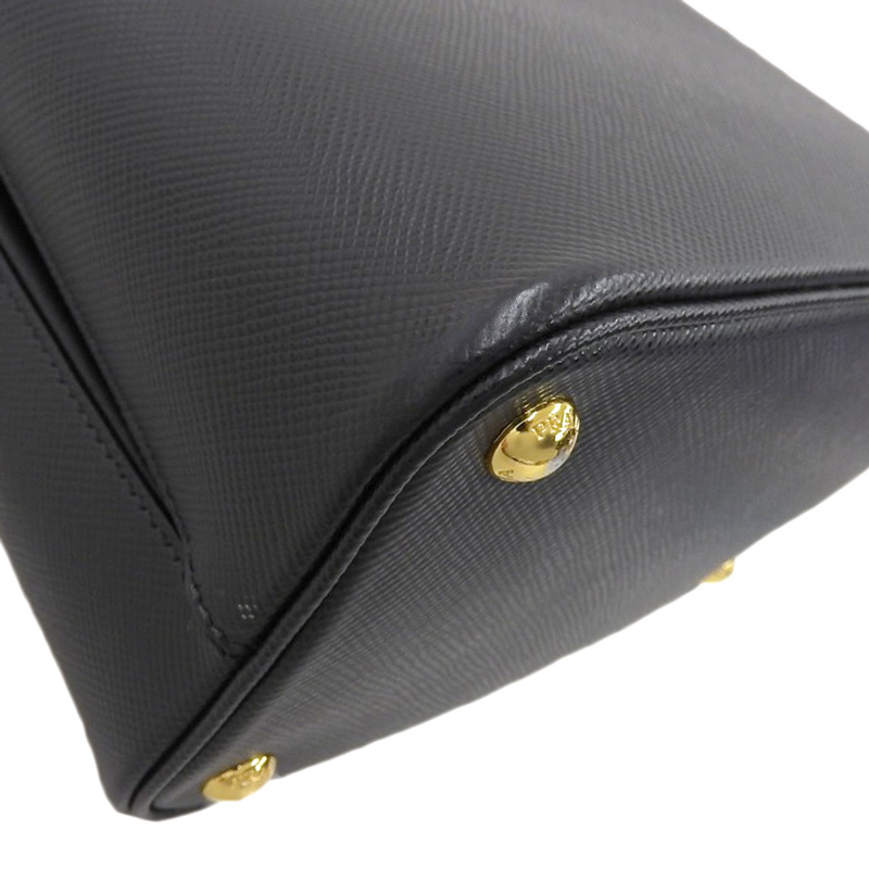 http://プラダ%20PRADA%20パニエ%20スモールバッグ%202WAYバッグ%20ハンドバッグ%20ショルダーバッグ%20サフィアーノ%20レザー%20ブラック%201BA212%20中古%20OB2184