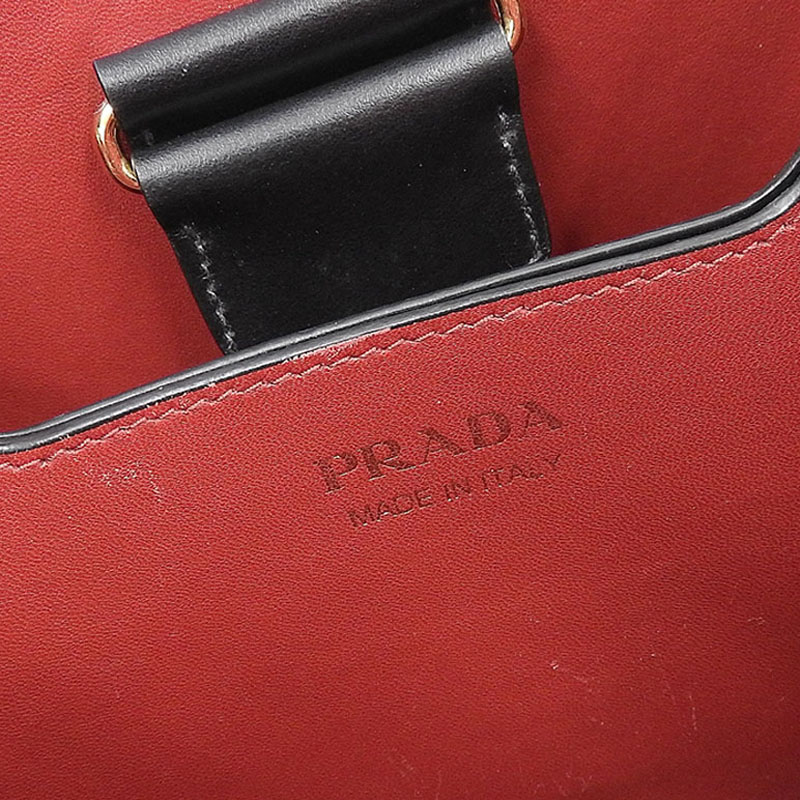 http://プラダ%20PRADA%20パニエ%20スモールバッグ%202WAYバッグ%20ハンドバッグ%20ショルダーバッグ%20サフィアーノ%20レザー%20ブラック%201BA212%20中古%20OB2184
