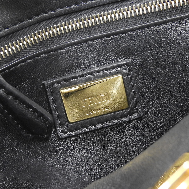 http://フェンディ%20FENDI%20ピーカブー%20ミニ%202WAYバッグ%20ハンドバッグ%20ショルダーバッグ%20スタッズ%20レザー%20ブラック%208BN244%20中古%20OB2185