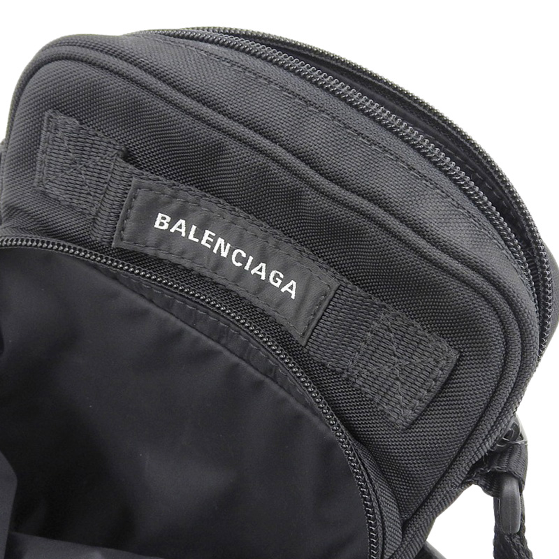 http://バレンシアガ%20BALENCIAGA%20アーミークロスボディ%20ショルダーバッグ%20メッセンジャーバッグ%20ナイロン%20ブラック%20715852%20中古%20OB2187