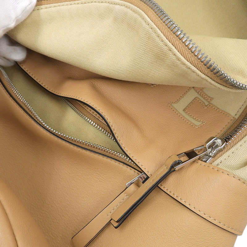 http://ロエベ%20LOEWE%20バックパック%20リュックサック%20キャンバス/レザー%20ベージュ%20中古%20OB2190