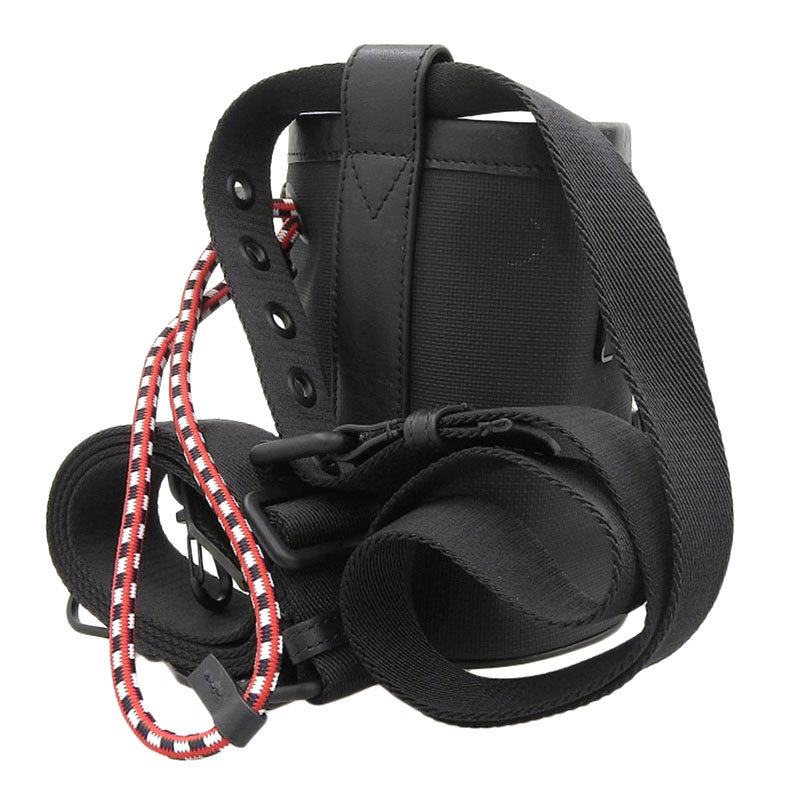 http://モンクレール%20MONCLER%201952バケットバッグ%202WAYバッグ%20ショルダーバッグ%20ウエストバッグ%20レザー/ラバー%20ブラック%20中古%20OB2191