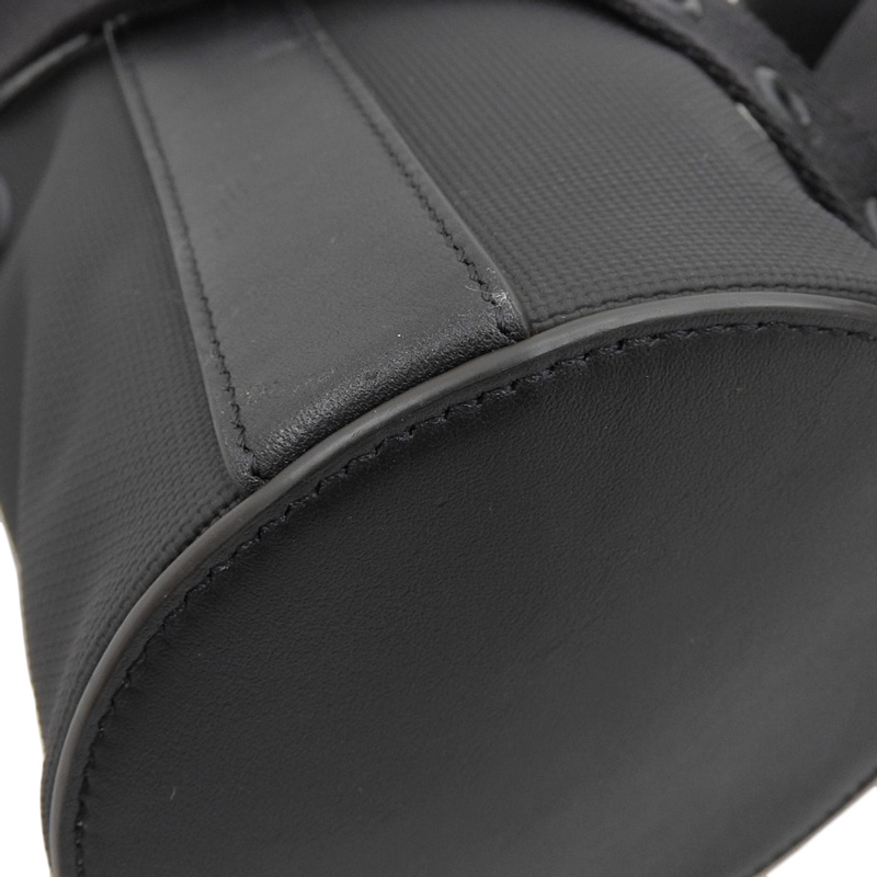 http://モンクレール%20MONCLER%201952バケットバッグ%202WAYバッグ%20ショルダーバッグ%20ウエストバッグ%20レザー/ラバー%20ブラック%20中古%20OB2191