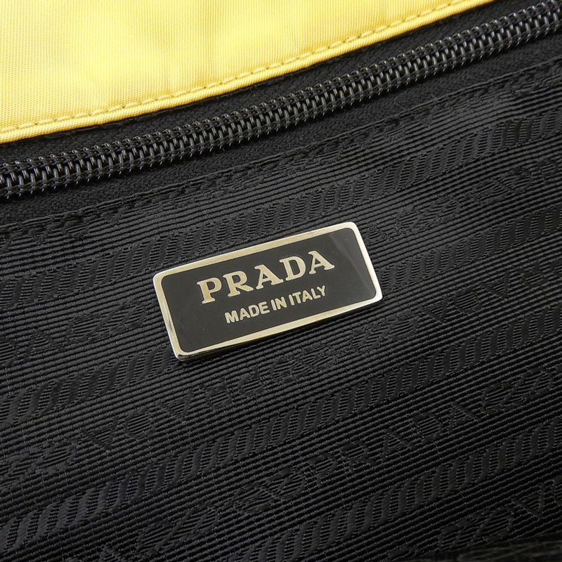 http://プラダ%20PRADA%20ショルダーバッグ%20斜め掛けショルダー%20ナイロン/レザー%20イエロー/ブラック%20中古%20OB2194