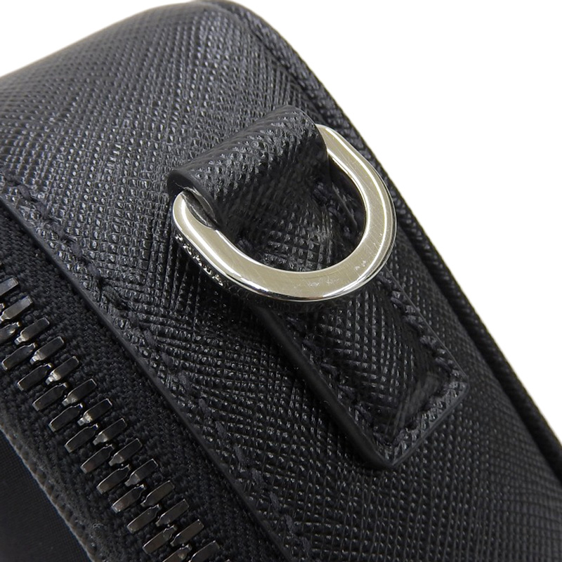 http://プラダ%20PRADA%20ブリック%20ショルダーバッグ%20Re-Nylon%20レザー%20ブラック%202VH070%20中古%20OB2196