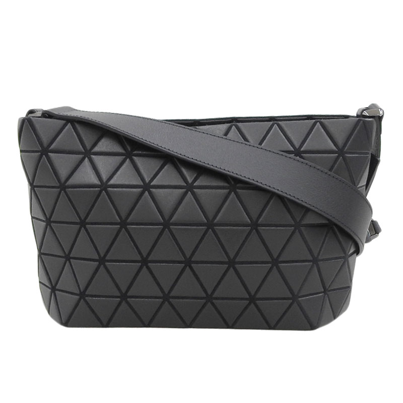イッセイミヤケ ISSEY MIYAKE バオバオ ショルダーバッグ 斜め掛けショルダー PVC ブラック 中古 OB2199