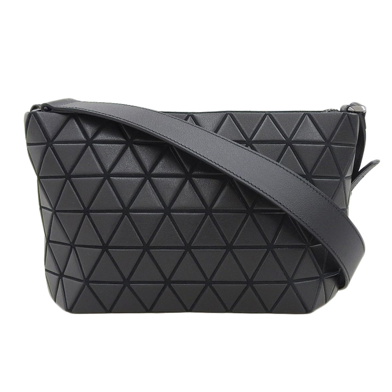 イッセイミヤケ ISSEY MIYAKE バオバオ ショルダーバッグ 斜め掛けショルダー PVC ブラック 中古 OB2200