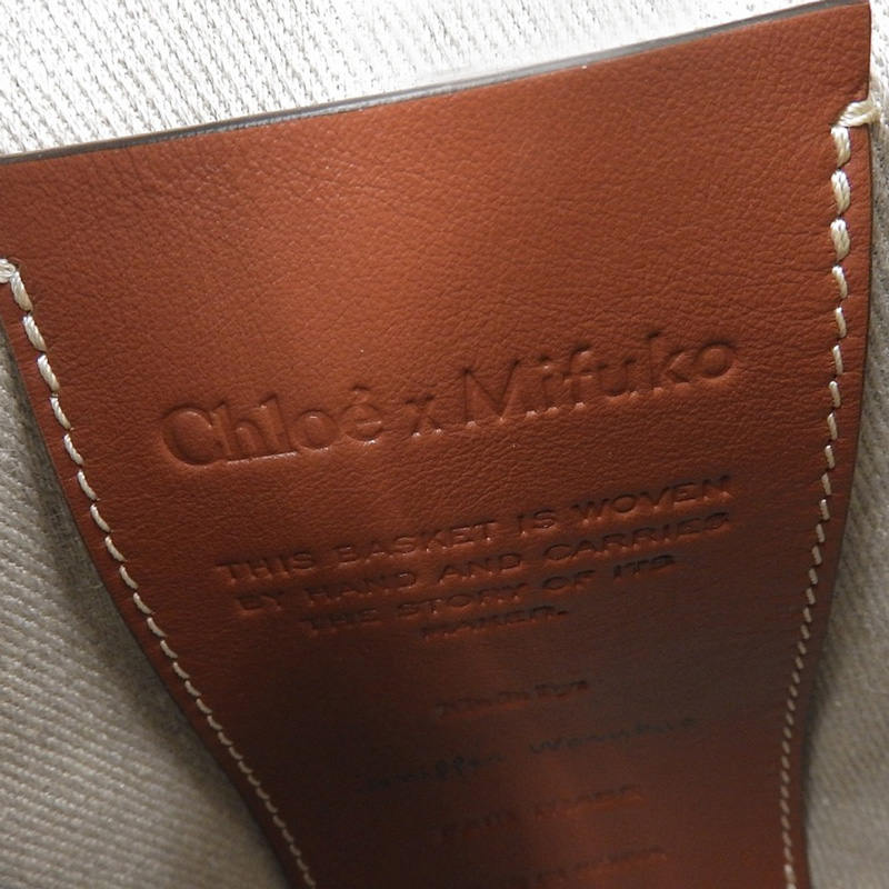 http://クロエ%20CHLOE%20ウッディスモールバスケット%202WAYバッグ%20フェアトレードペーパー×レザー%20ナチュラル×タン%20CHC22SS381%20美品%20OB2208