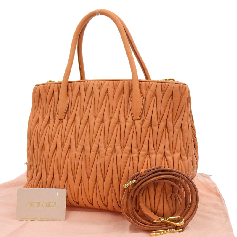http://ミュウミュウ%20MIUMIU%20マテラッセ%202WAYバッグ%20ハンドバッグ%20ショルダーバッグ%20レザー%20オレンジ%20RN941M%20中古%20OB2219