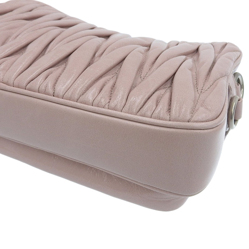 http://ミュウミュウ%20MIUMIU%20マテラッセ%20ショルダーバッグ%20ポシェット%20レザー%20ピンク%205BH199%20中古%20OB2220